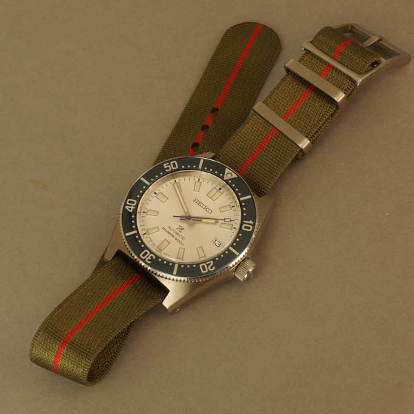 textiles Uhrenarmband mit mattierter Edelstahlschliesse